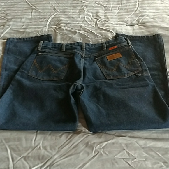 Men's Wrangler Fire Resistant Jeans - Picture 2 of 5